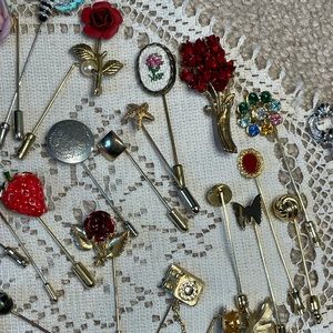Brooches / pins